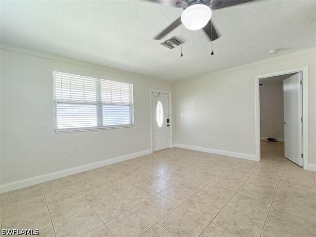 Building Photo - 746 109th Ave N