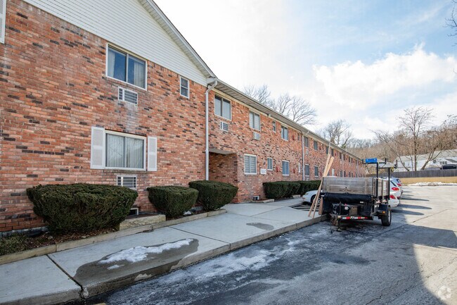 Building Photo - Heckscher Park Gardens