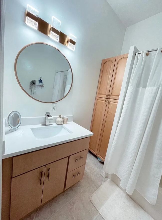 Building Photo - Beautifully Updated Home Near Downtown St. Petersburg! 3bed |3bath