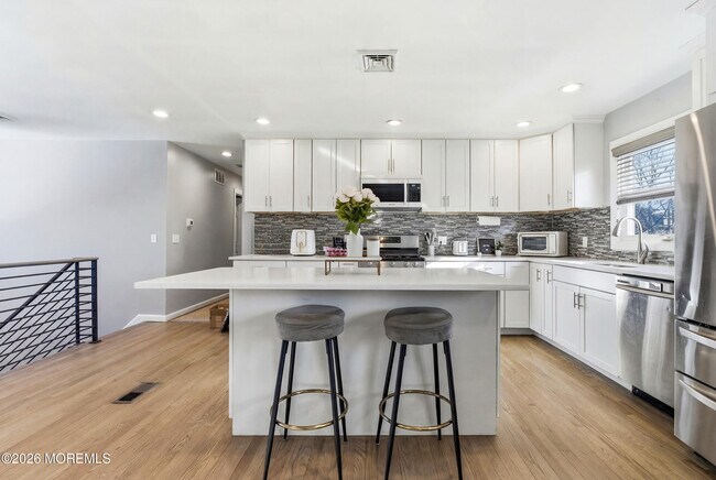 Building Photo - 280 Oakley Ave