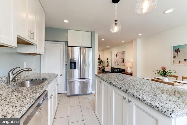 Building Photo - 241 Lynhaven Dr