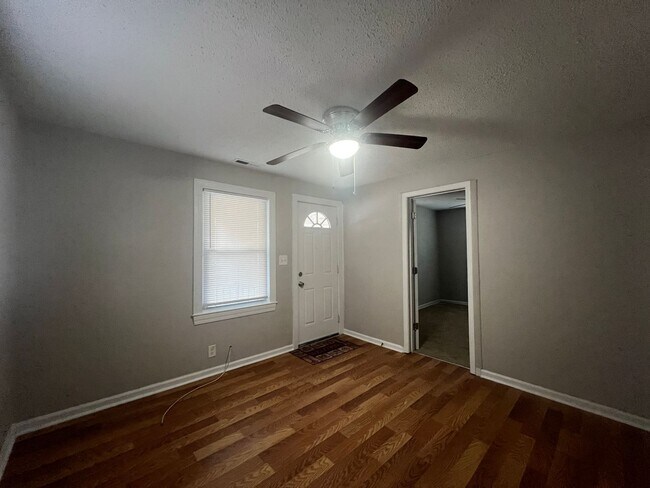 Building Photo - 618 W Granite Ave