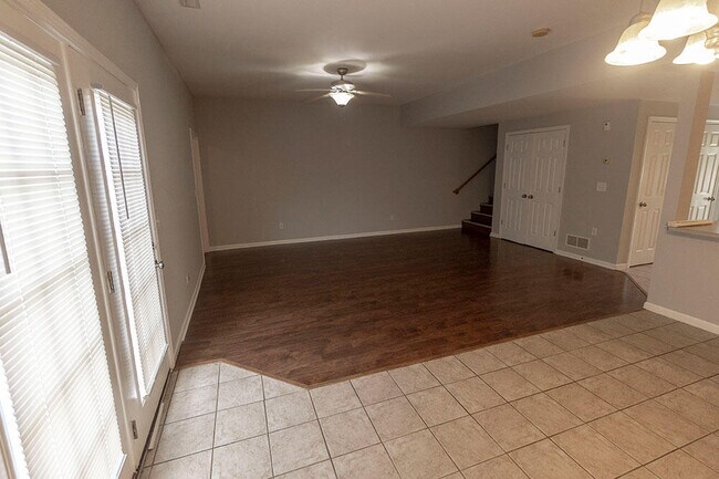 Building Photo - 1945 Center St