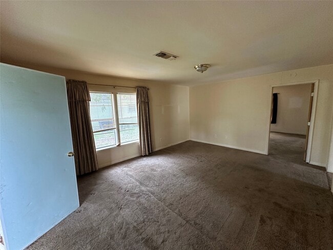 Building Photo - 2570 Stadium Dr