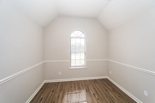 Building Photo - 5417 Riverdale Rd