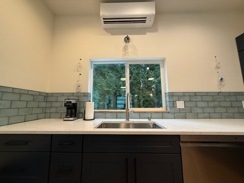 Building Photo - 2213 Squalicum Mountain Rd