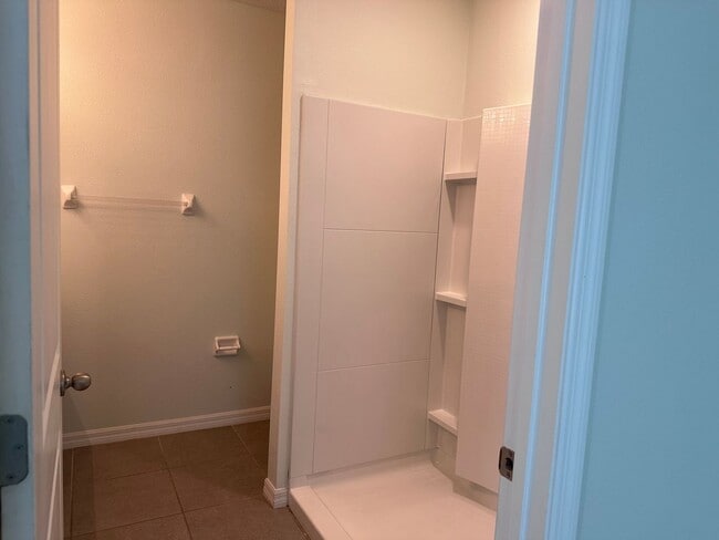 Building Photo - 3/2 house no carpet located in Sun City Center