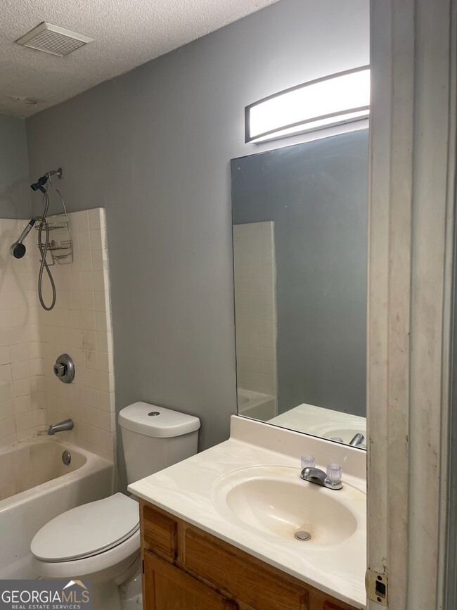 Building Photo - 930 Twin Brook Ct NW
