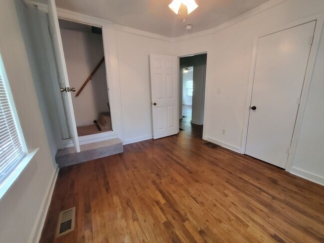 Building Photo - 2577 Eastwood Dr