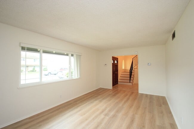 Building Photo - Welcome to this beautifully refreshed 4-bedroom, 2-bath two-story home located in desirable North...