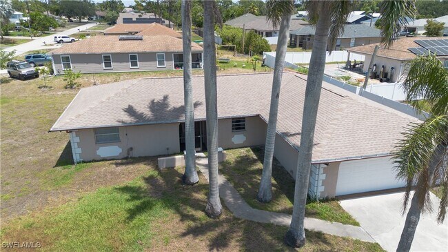 Building Photo - 8109 Sanibel Blvd