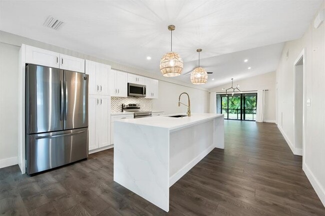 Building Photo - 3701 Arelia Dr