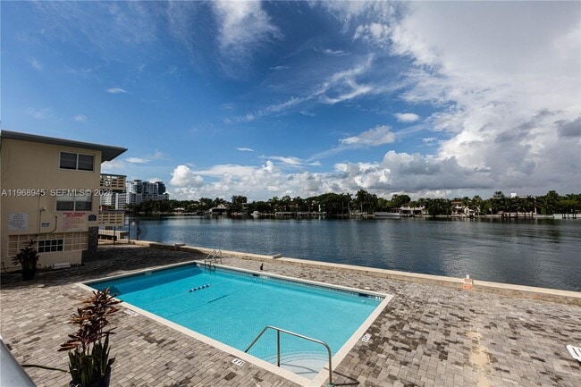 Building Photo - 6484 Indian Creek Dr