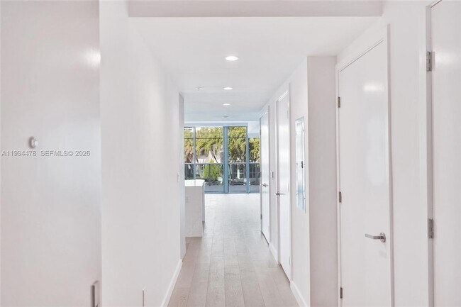 Building Photo - 9221 E Bay Harbor Dr