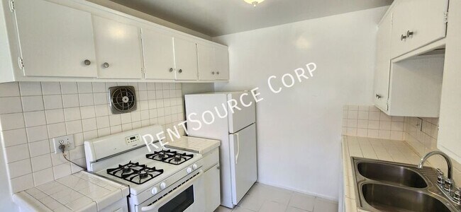 Building Photo - 1359 Springfield St