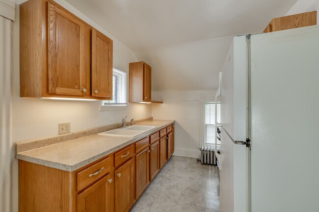 Building Photo - 30 Olcott St