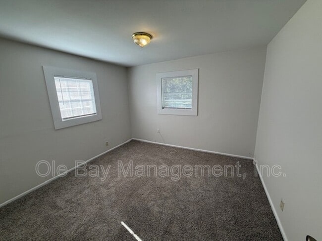 Building Photo - 6014 Windy Hill Cir S