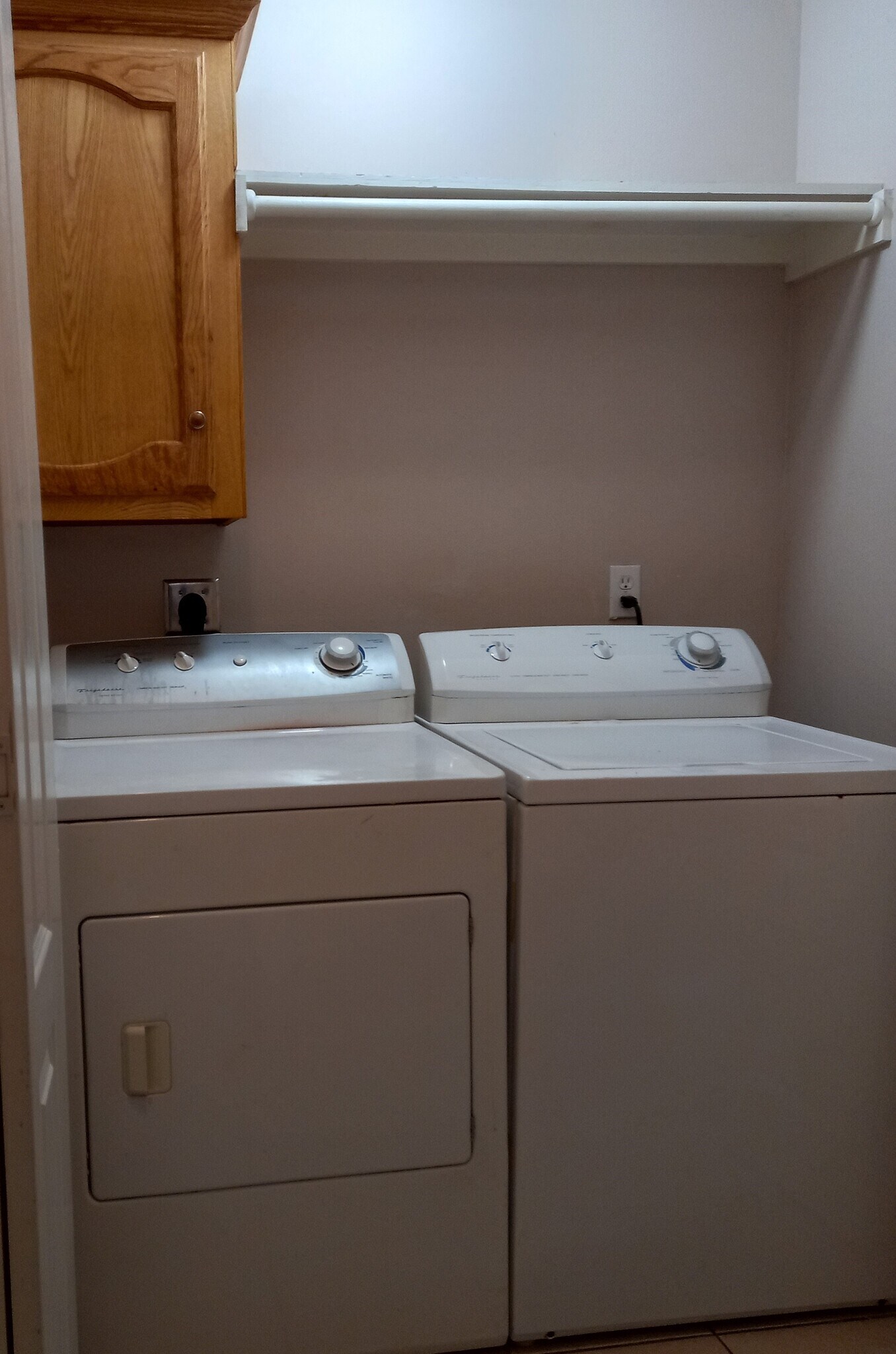 Building Photo - 715 S Dfw Dr