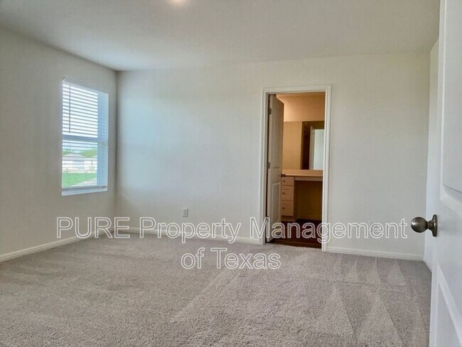 Building Photo - 203 Stonebrook Dr