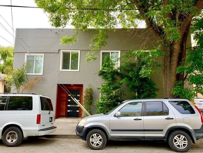 Building Photo - 1925 Tenth St