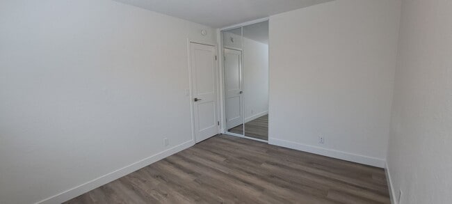 Building Photo - 132 Hyannis Ct