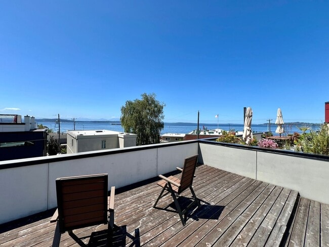 Building Photo - LUXURY ALKI 3 BED TOWNHOME FOR RENT W EXPANSIVE WATER VIEWS!