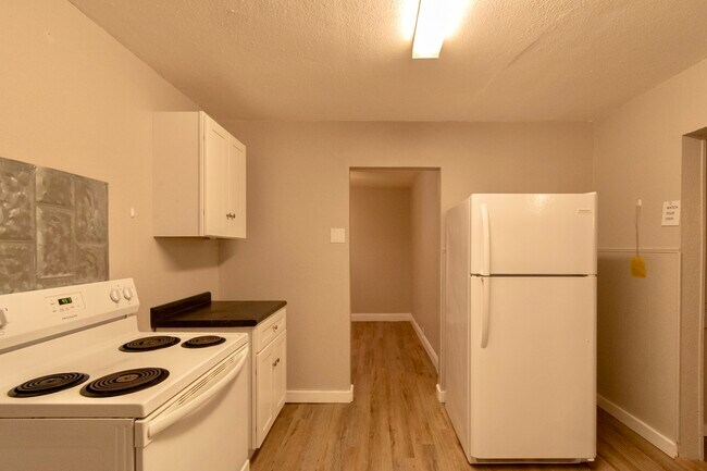 Building Photo - 3212 Wenz Ave