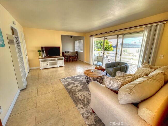 Building Photo - 308 Avenida Granada