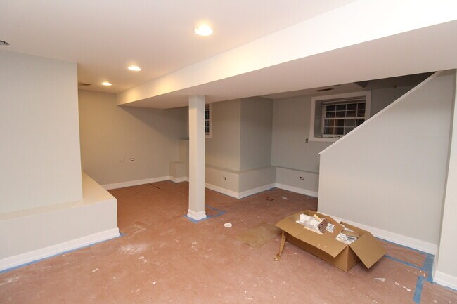 Building Photo - 1747 W Wallen Ave