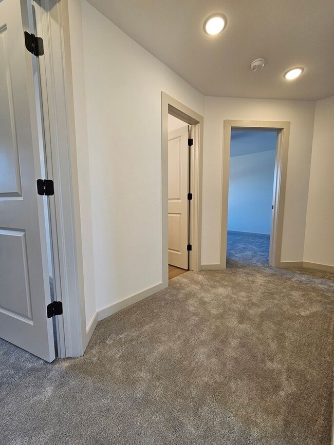 Building Photo - (3) Bed/(2.5) Bath Townhome Avail NOW! New Construction!