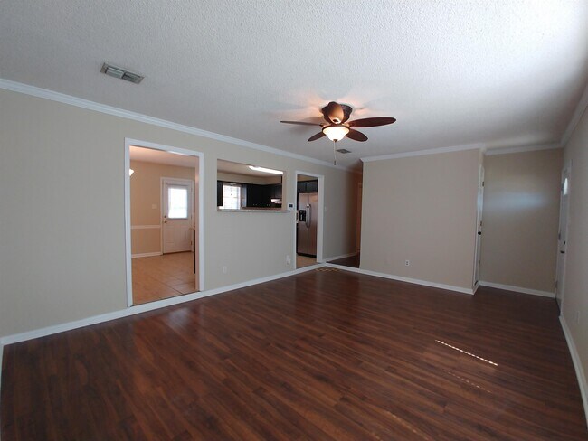 Building Photo - 146 Woodstone Cir