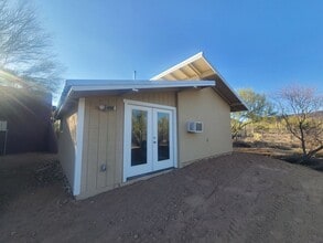 Building Photo - $500 OFF! NEWLY RENOVATED STUDIO W/ WASHER...