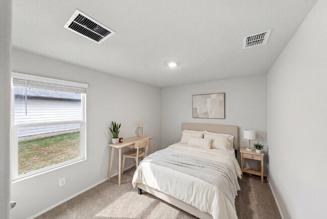 Building Photo - 1 MONTH FREE RENT WITH 18 - 24 MONTH LEASE!!! AVAILABLE THROUGH MARCH ONLY!