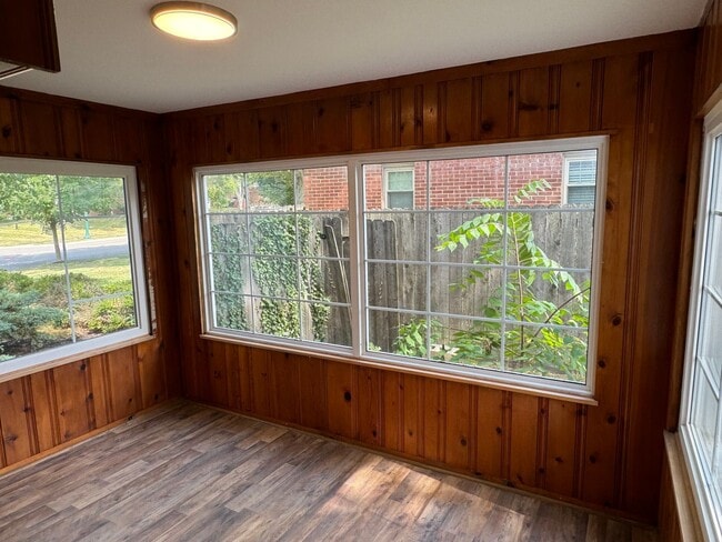 Building Photo - 3 Bedroom 2 Bathroom Single Family Home in Upper Arlington