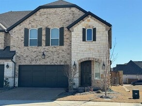 Building Photo - 633 Somerset Dr