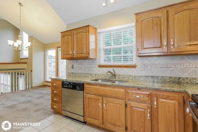 Building Photo - 1608 Tyler Dr, Raymore, MO 64083
