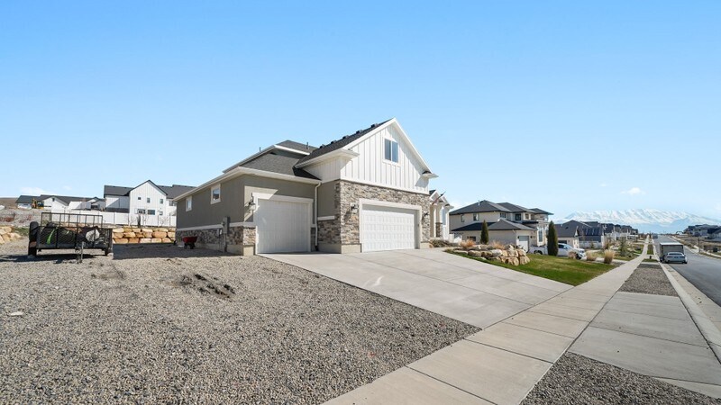 Building Photo - 2795 E Lakeside Dr