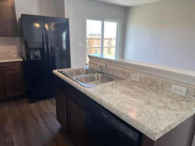 Building Photo - Now Pre-Leasing — Comfortable 3 Bedroom Living in Barberry Court