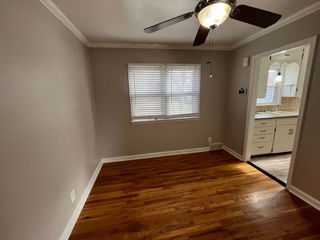Building Photo - 3 Bedroom / 2 Bath Home!