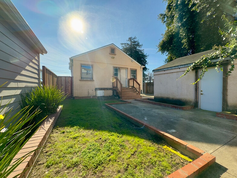 Building Photo - 2307 107th Ave