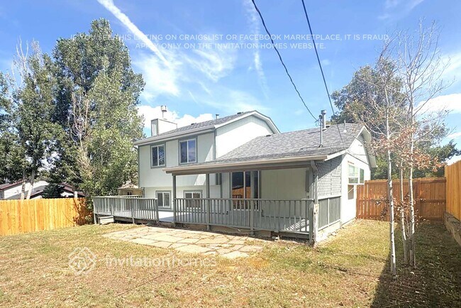 Building Photo - 227 Poppy St