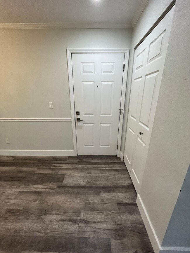 Building Photo - Location, Lifestyle, and Luxury