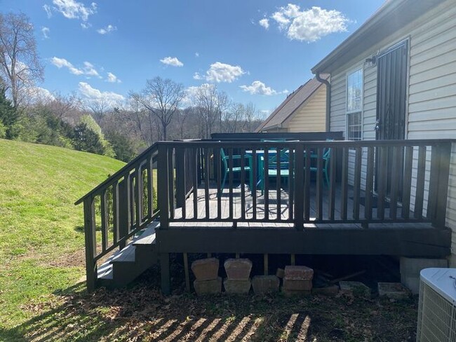 Building Photo - Now Available - 2 Bed 2 Bath House in Brit...