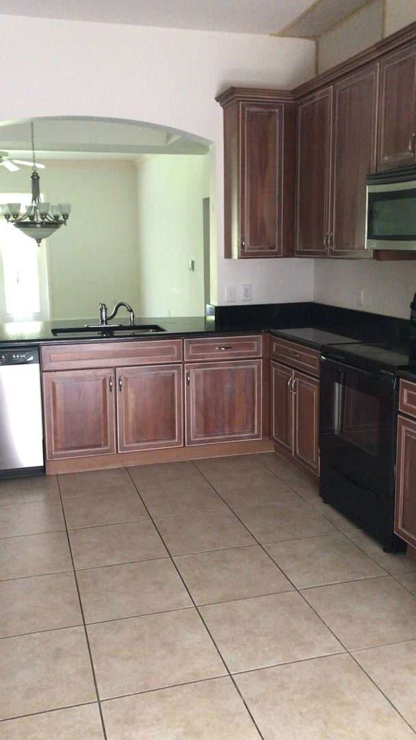 Building Photo - 1230 Wright Cir