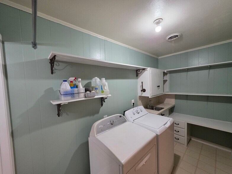 Building Photo - 1803 Jefferson St