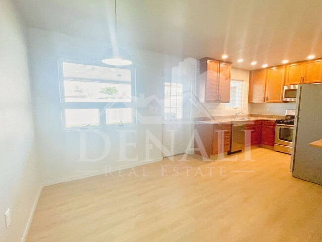 Building Photo - 2340 E Turney Ave