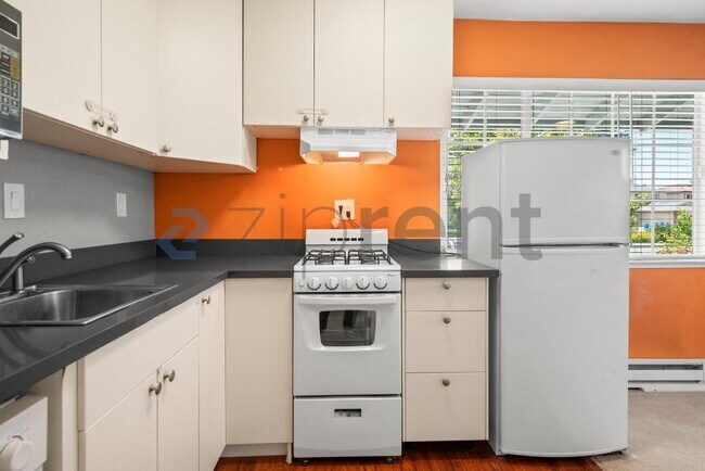 Building Photo - Unit
