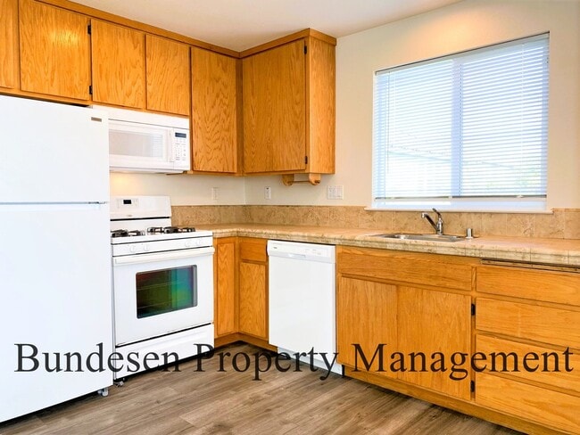 Building Photo - 747 Fresno Ave