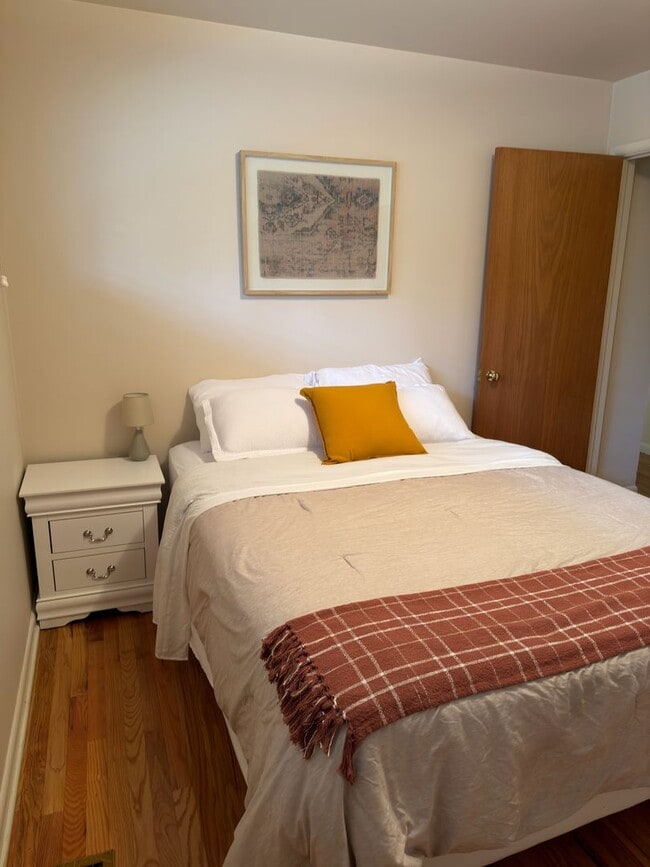 Building Photo - Manito House