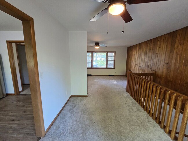 Building Photo - Beautiful 4 bedroom behind the Golf Coarse